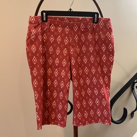 Red Bandana Stretch Pull On Shorts - Picture 1 of 4